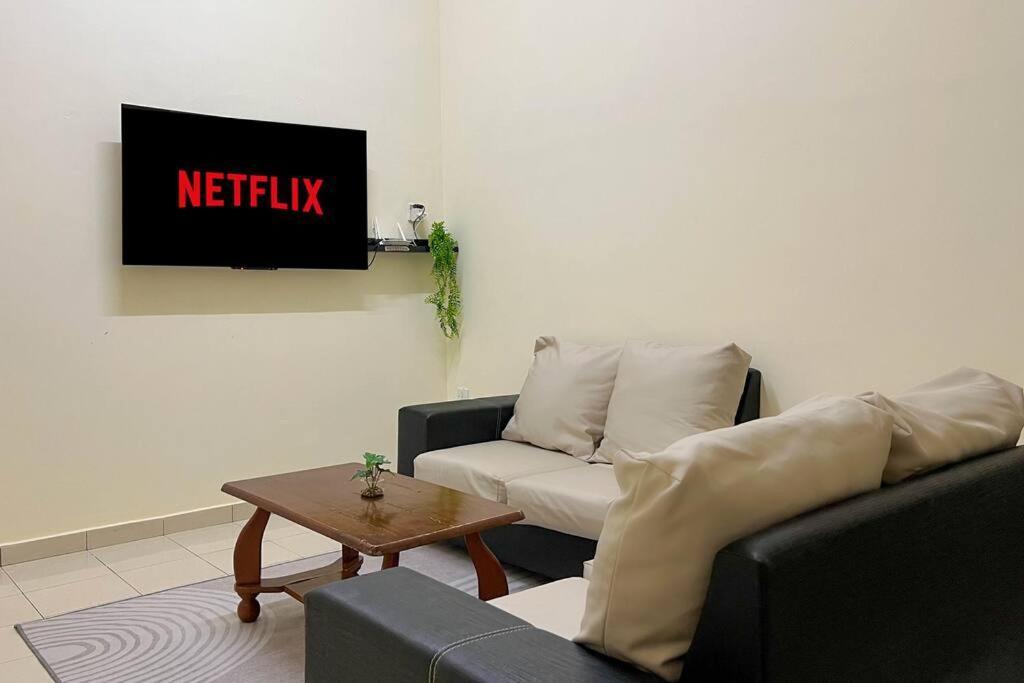 Comfy 4br Terrace House With Netflix And Games Holiday home